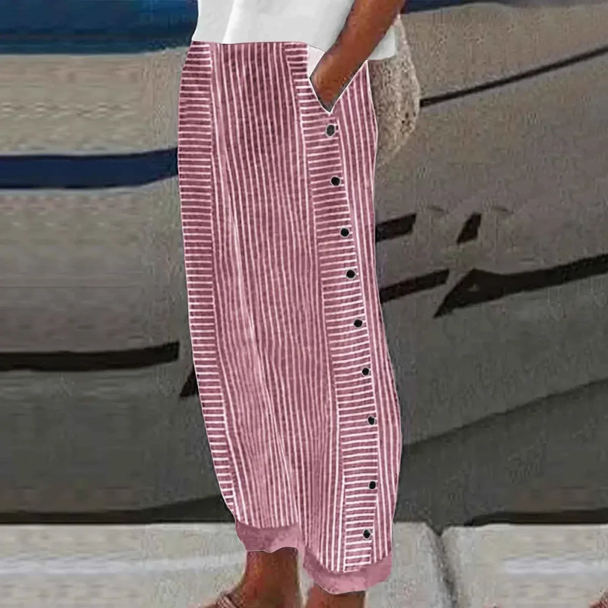 Pantaloni a righe con bottoni