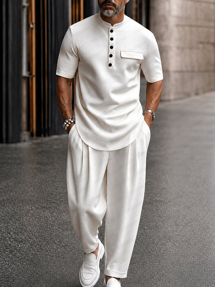 Completo coordinato di maglietta e pantaloni