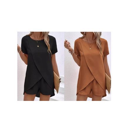 Conjunt de top asimètric de pell i pantalons curts de color uniforme