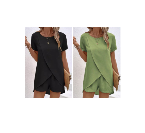 Conjunt de top asimètric de pell i pantalons curts de color uniforme