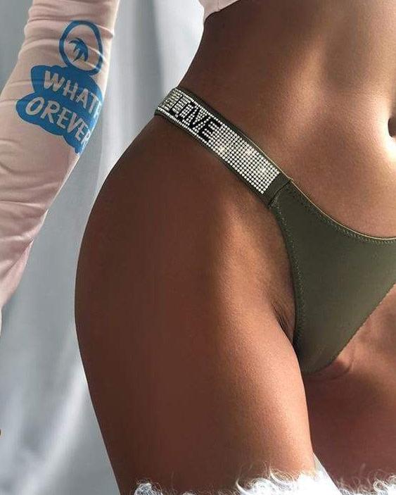 String sexy à strass et imprimé lettres contrasté