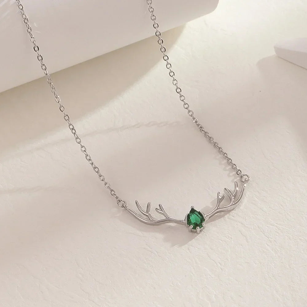 Collier en bois de cerf avec cœur