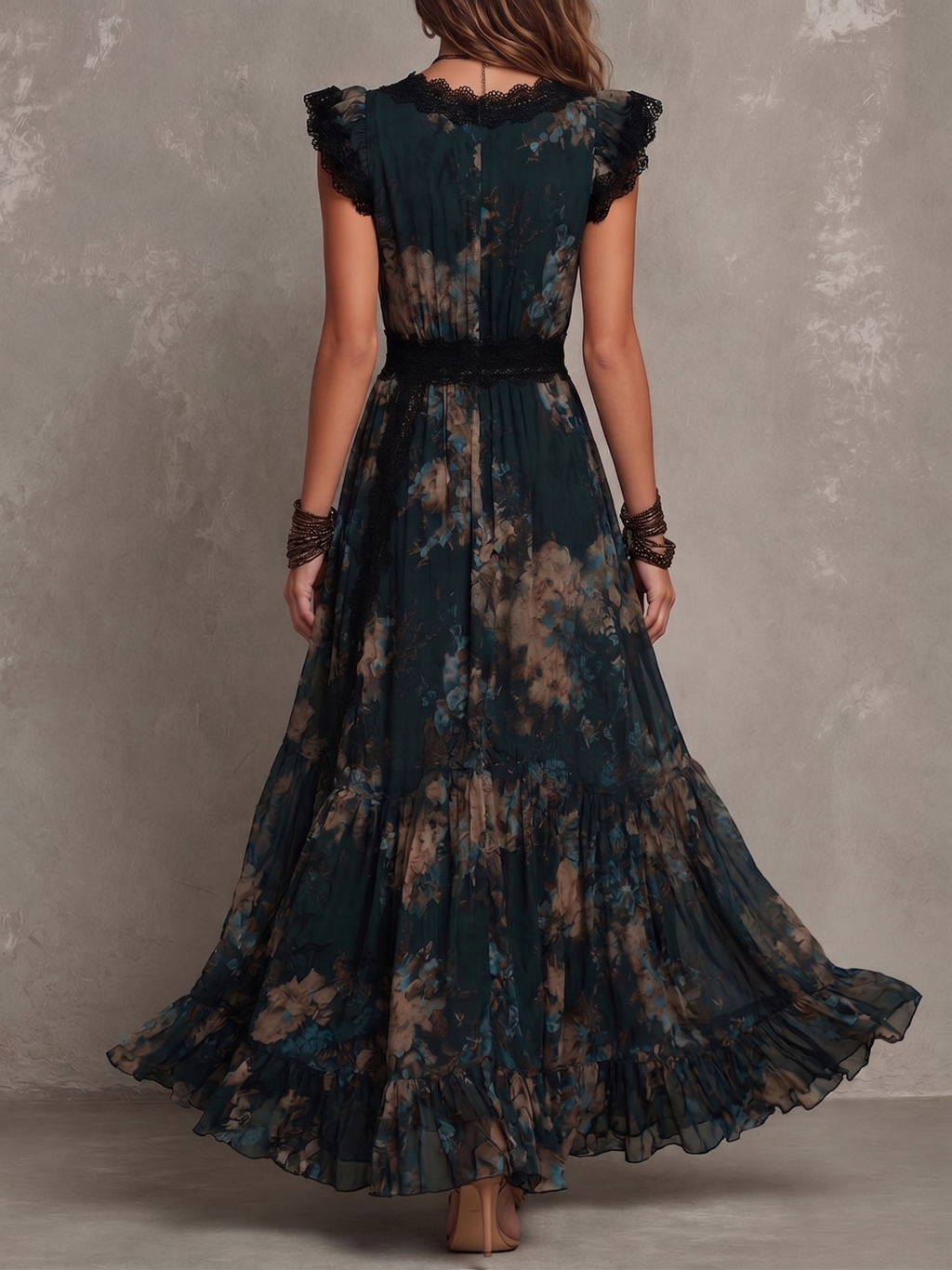 Robe longue en mousseline vert foncé avec dentelle florale