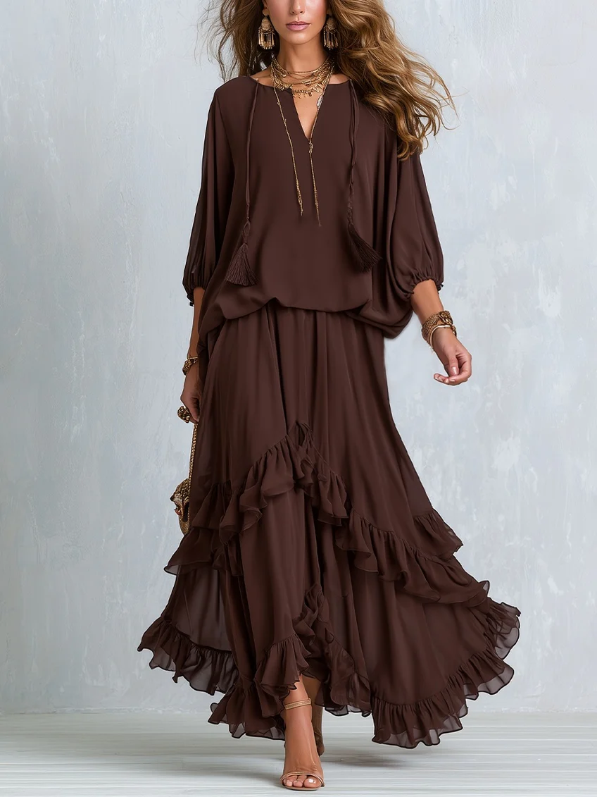 Completo con top marrone in chiffon con frange e gonna con volant