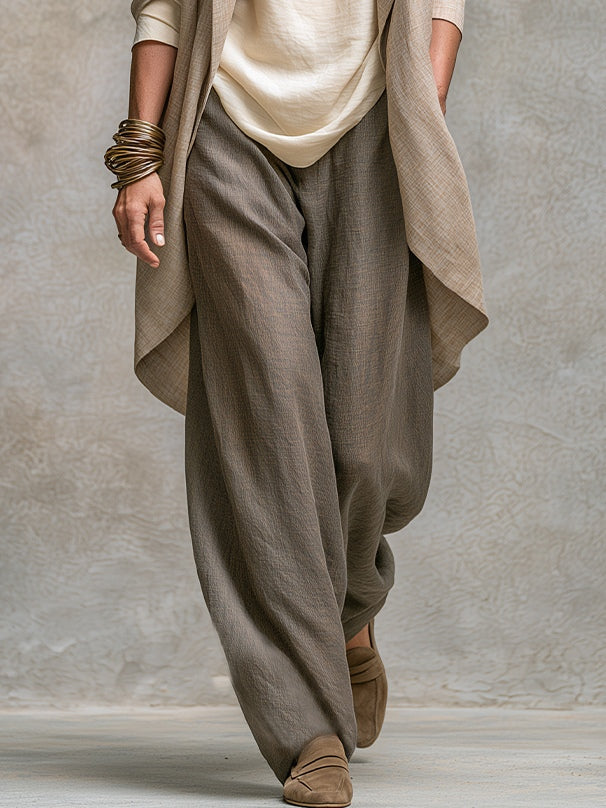 Completo di tre pezzi con pantaloni palazzo beige e grigi