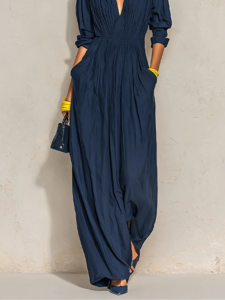 Robe longue plissée bleu marine à col en V