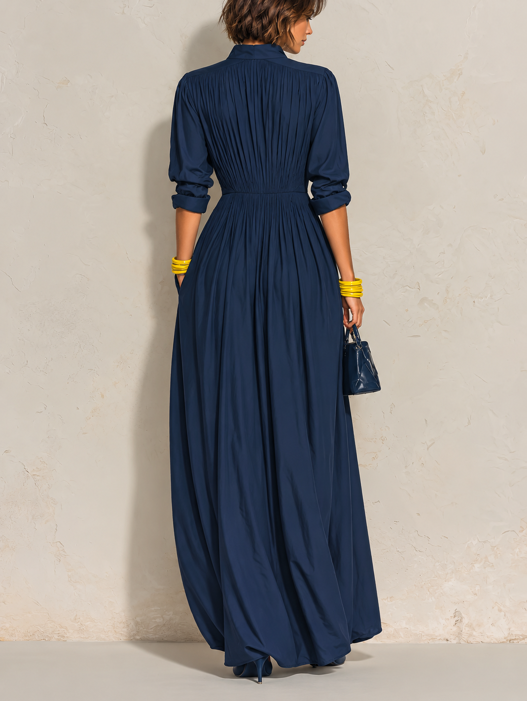 Robe longue plissée bleu marine à col en V