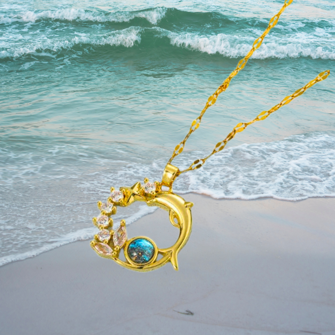 Collier dauphin en cristal bleu