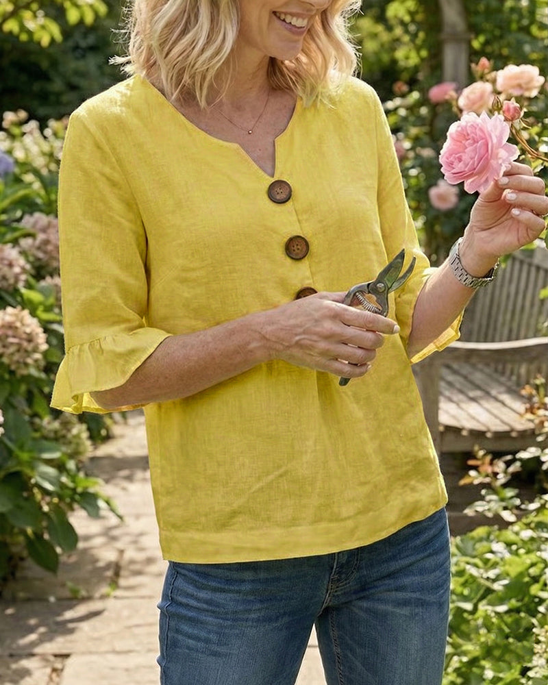 Blusa liscia in cotone e lino con bottoni in legno e volant