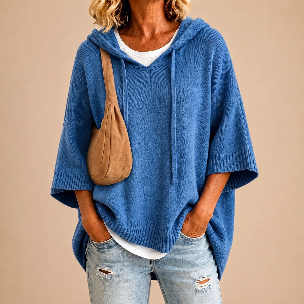 Poncho con cappuccio e maniche a 3/4