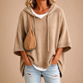 Poncho con capucha y mangas 3/4