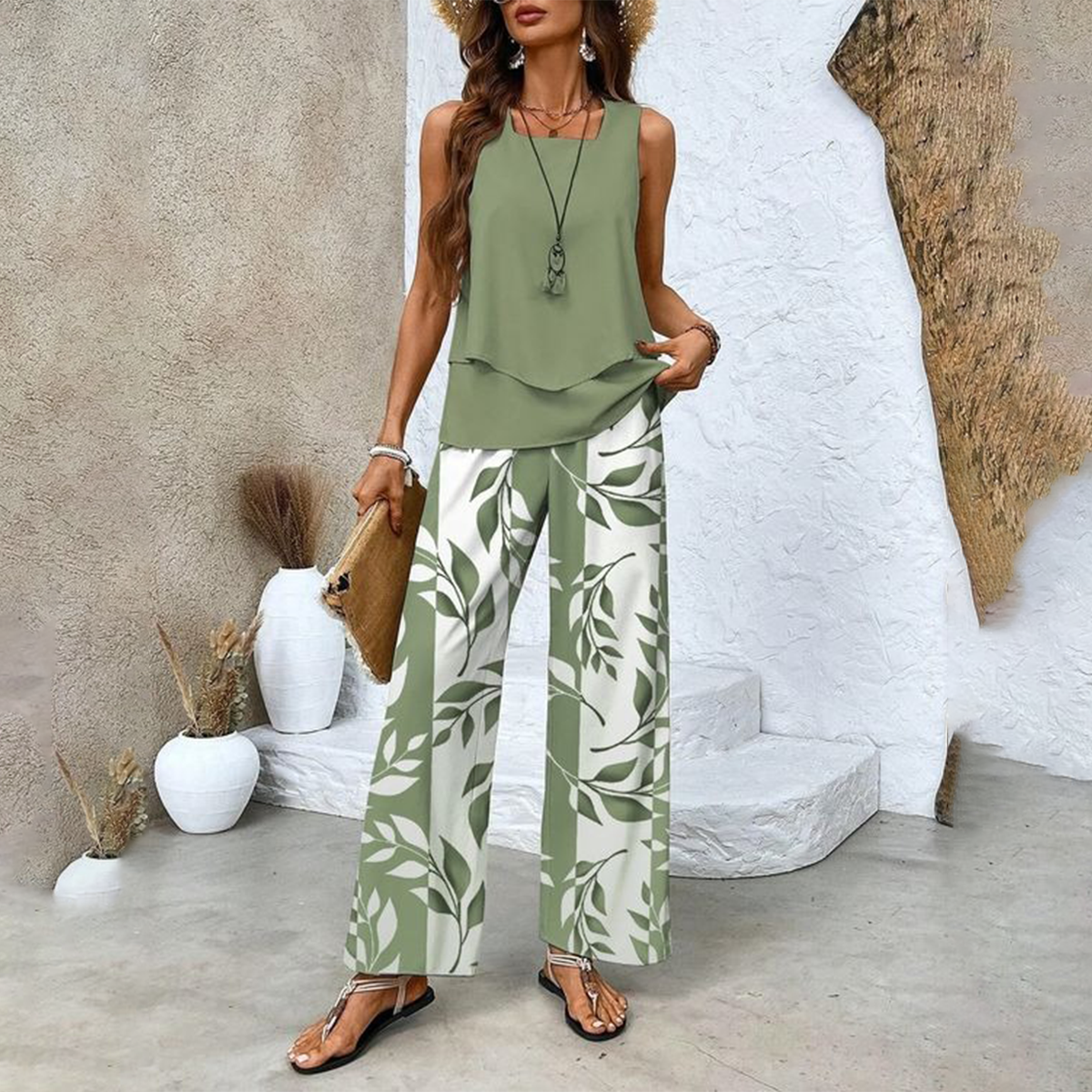 Conjunt estampat: top sense mànigues i pantalons
