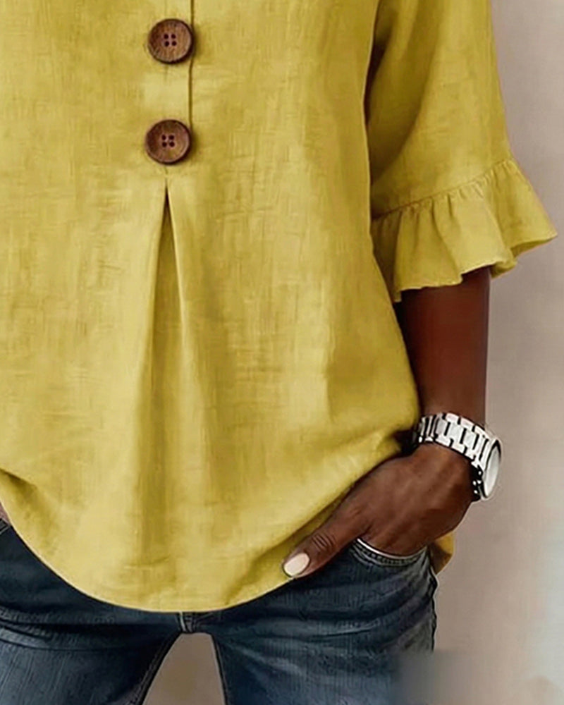 Blusa liscia in cotone e lino con bottoni in legno e volant