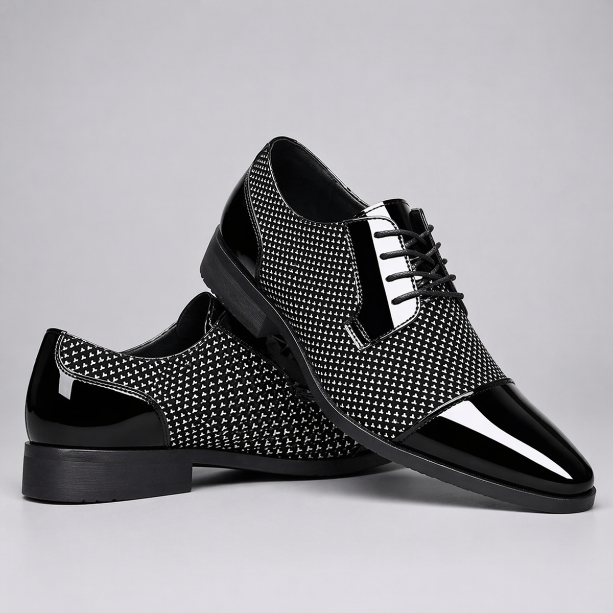 Derbies i lakkert skinn