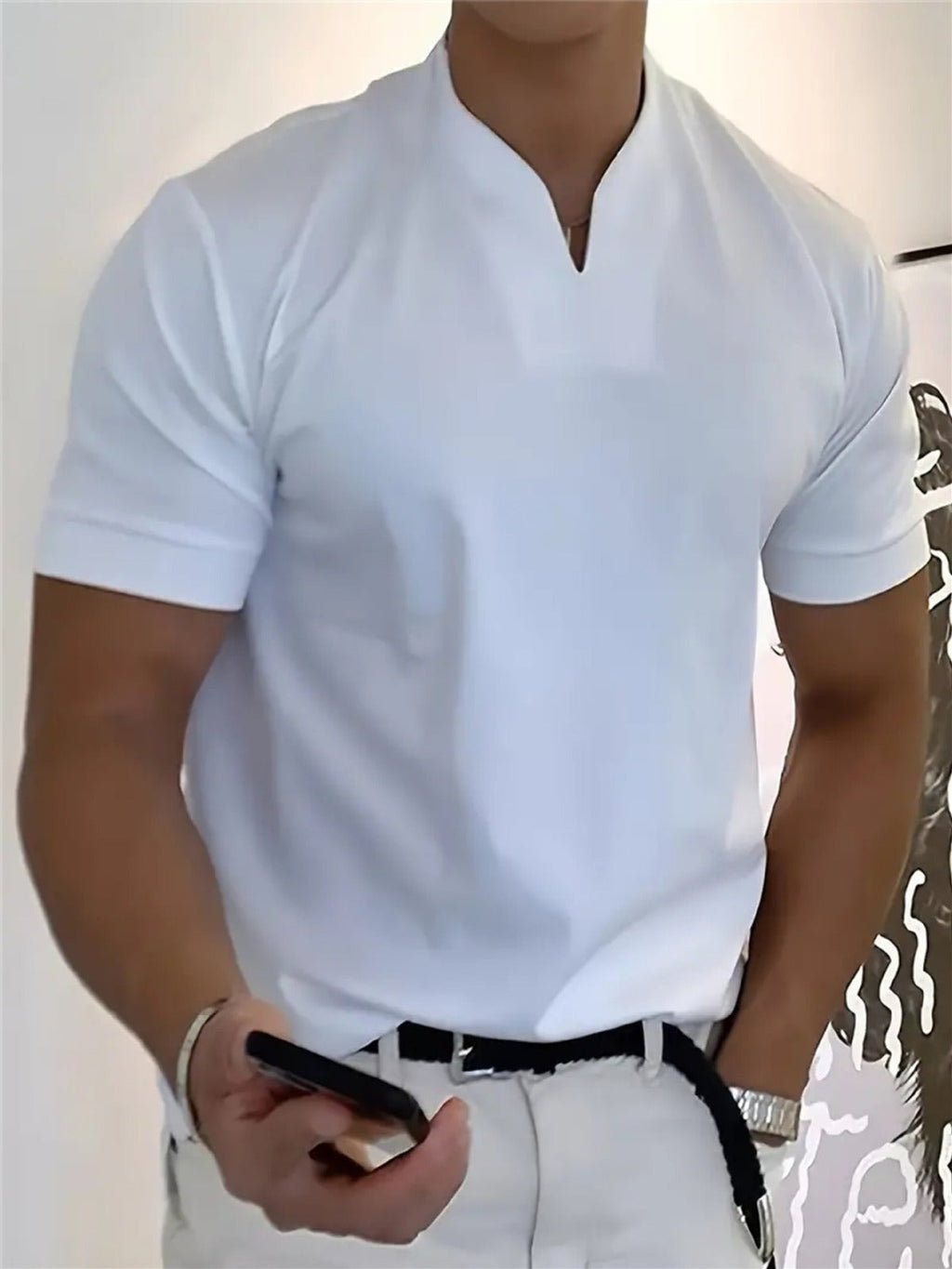 T-shirt traspirante con scollo a V e taglio classico