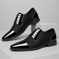 Derbies i lakkert skinn