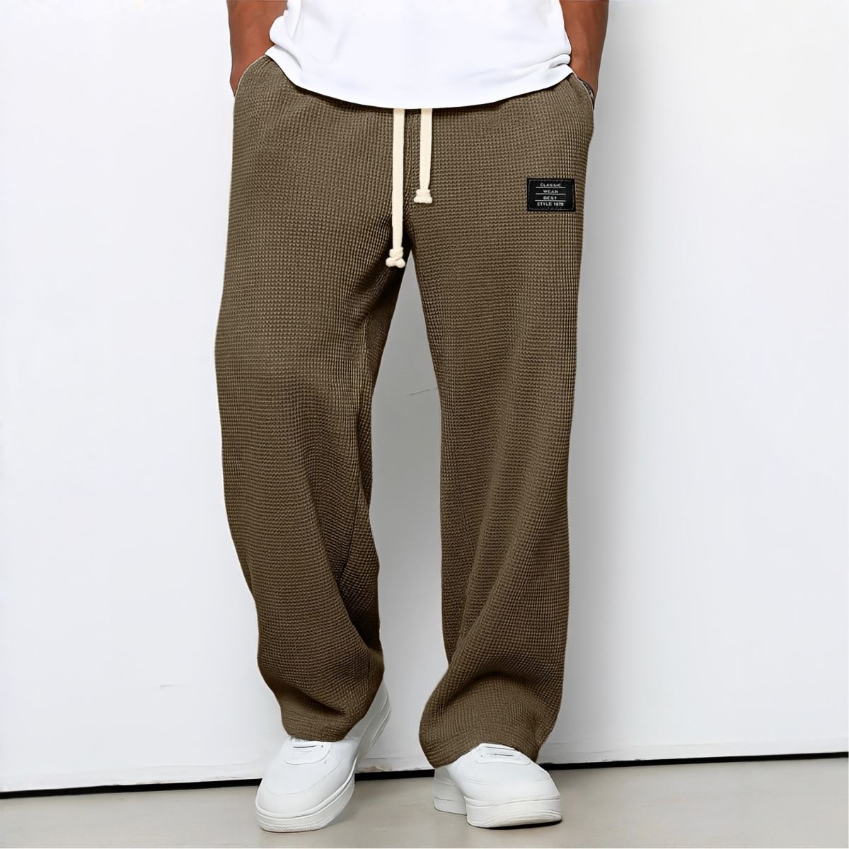 Pantaloni ampi con vita elasticizzata