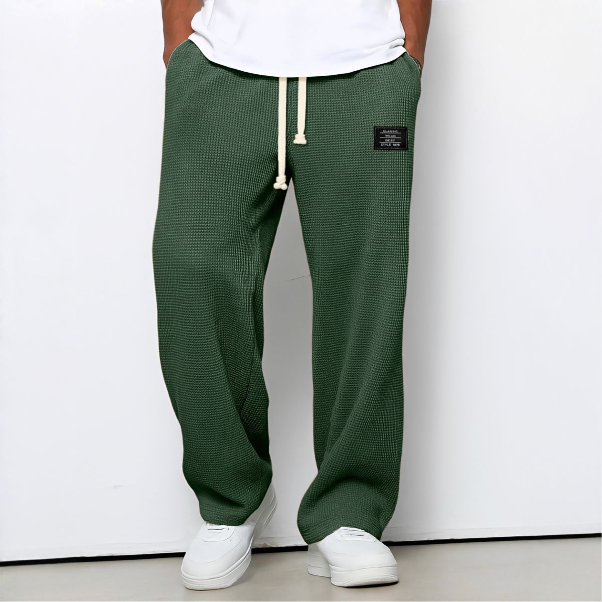 Pantaloni ampi con vita elasticizzata