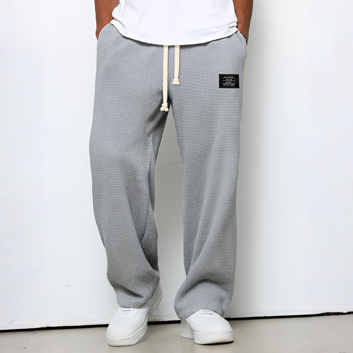 Pantaloni ampi con vita elasticizzata