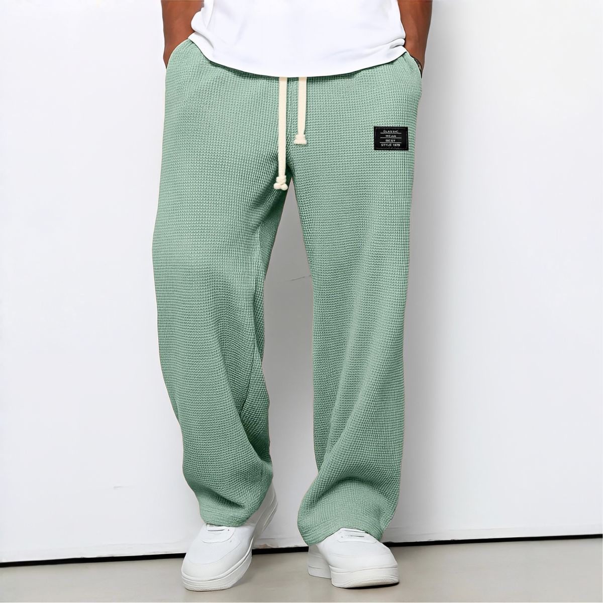 Pantaloni ampi con vita elasticizzata
