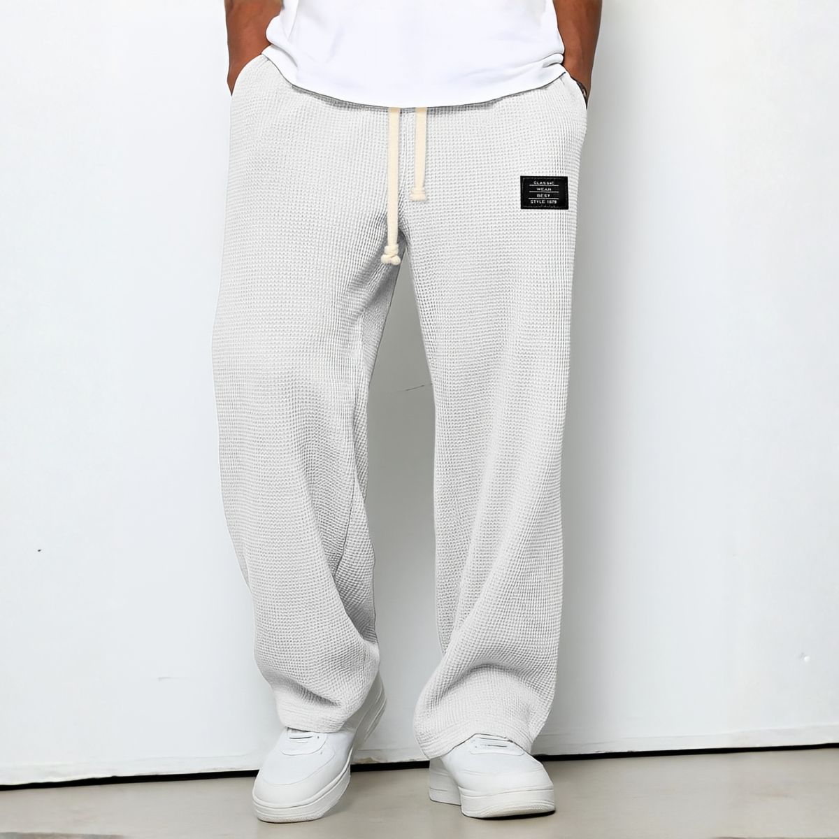 Pantaloni ampi con vita elasticizzata