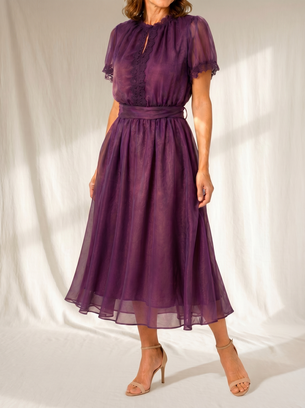 Abito lungo in chiffon con scollo a goccia e bordo in pizzo