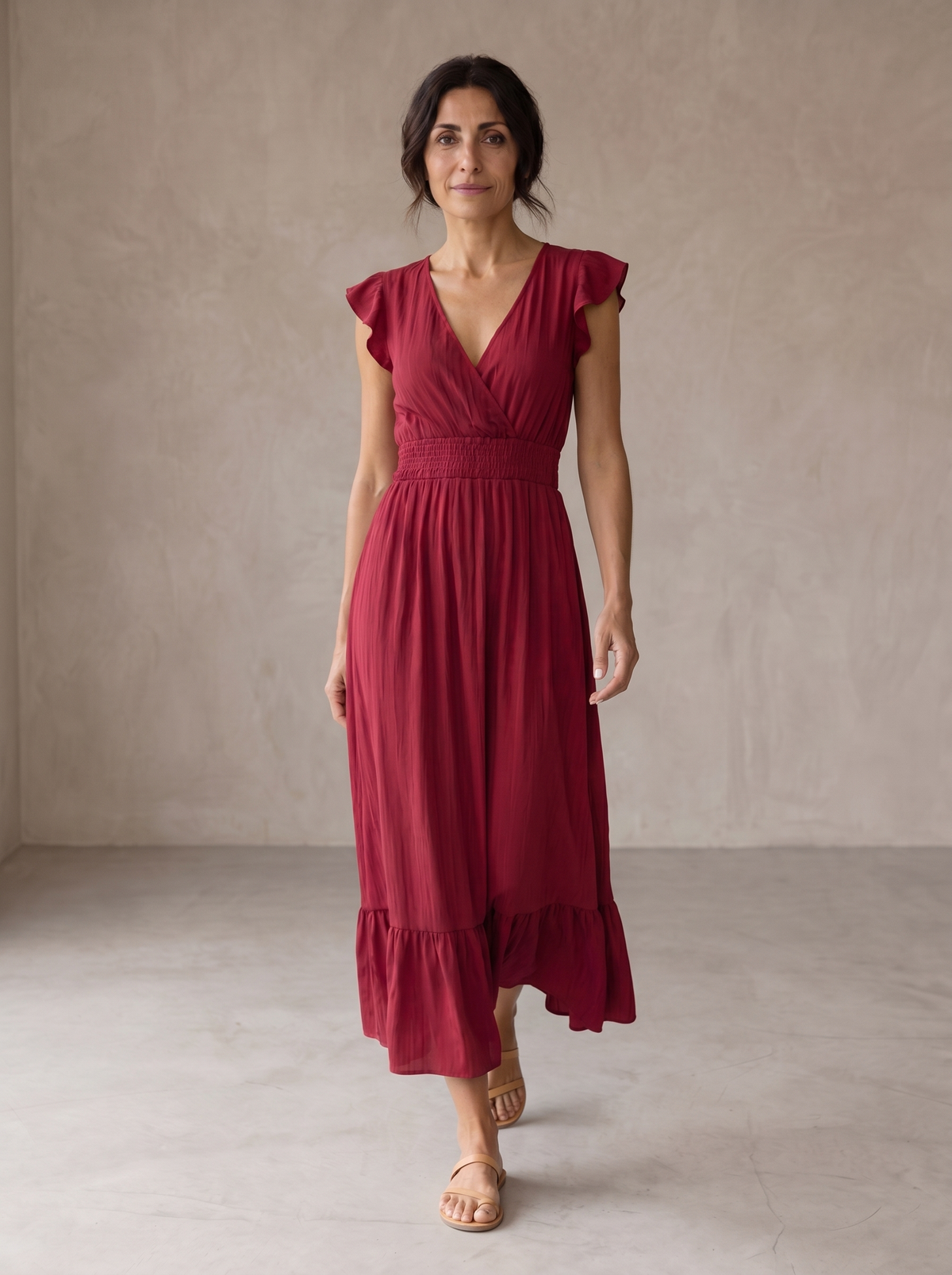 Vestit fluid elegant amb cintura frunqida