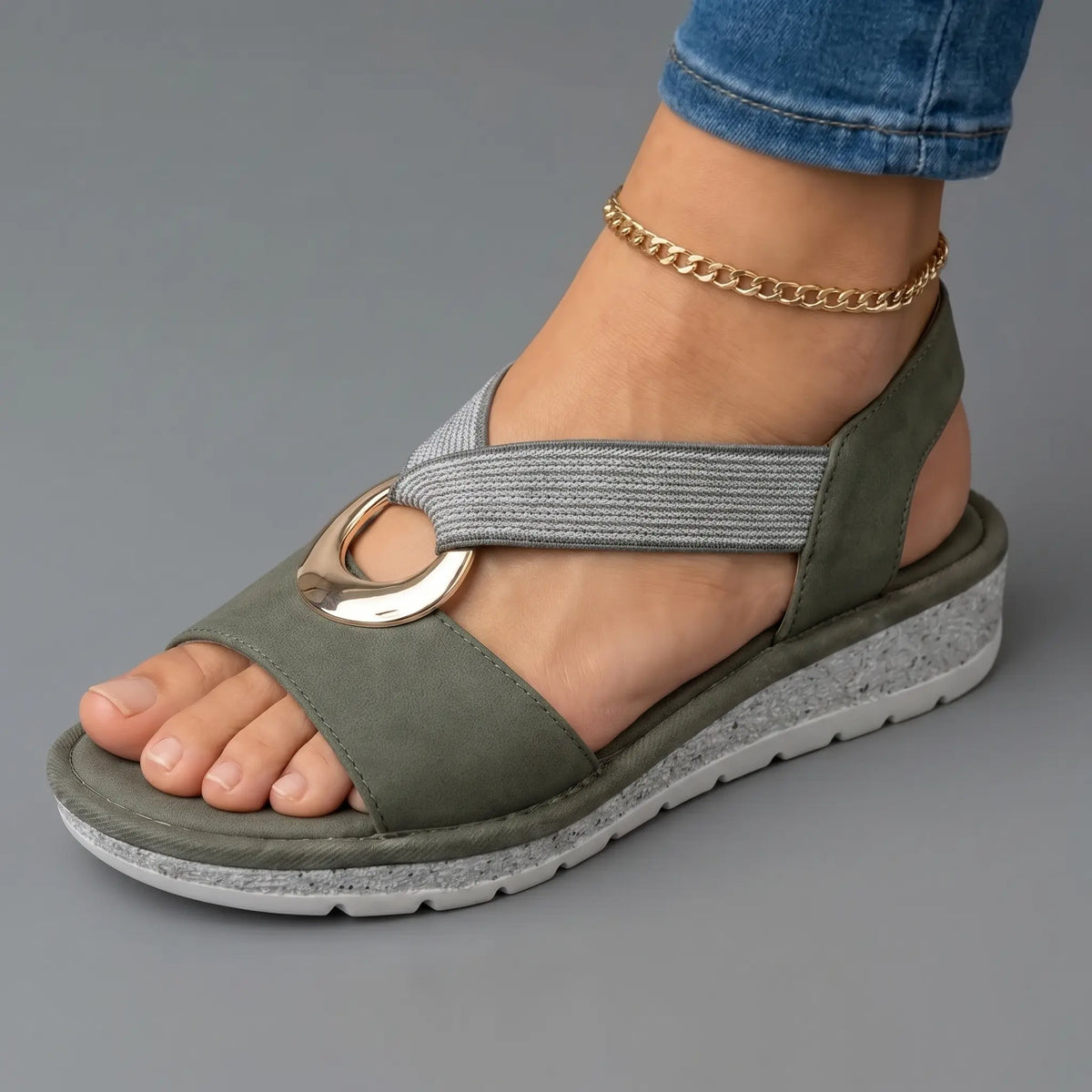 Flate sandaler med elastisk overdel