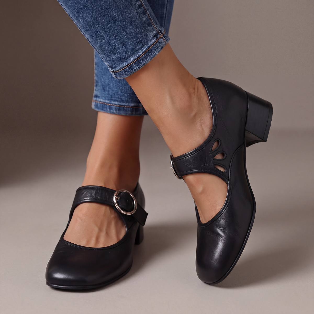 Zapatos de salón con tira al tobillo