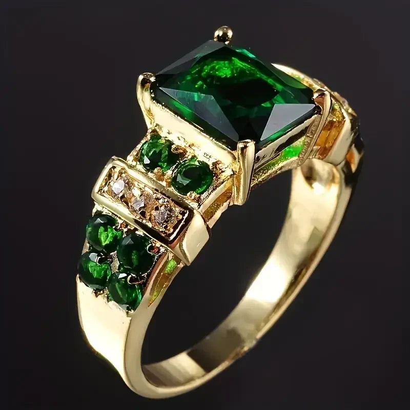 Anello con pietra verde smeraldo