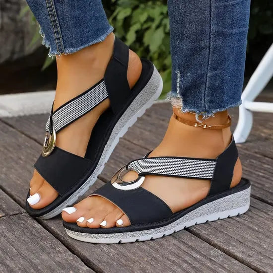 Flate sandaler med elastisk overdel