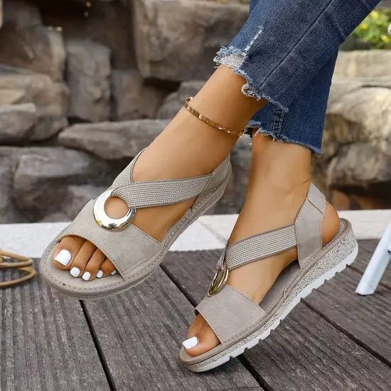 Flate sandaler med elastisk overdel