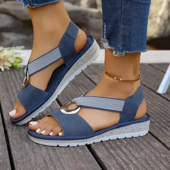 Flate sandaler med elastisk overdel