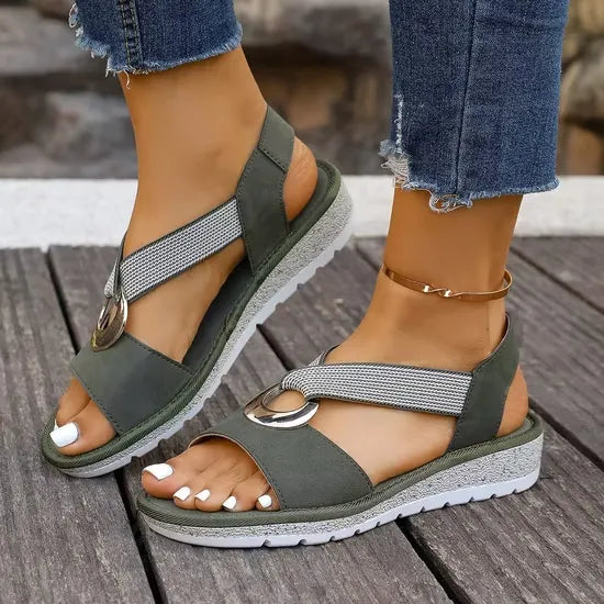 Flate sandaler med elastisk overdel