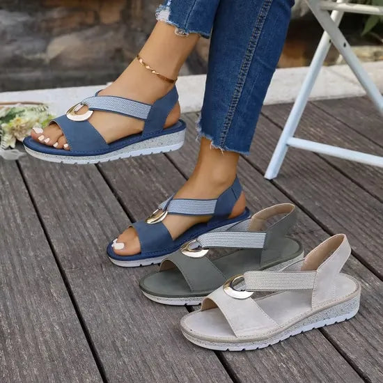 Flate sandaler med elastisk overdel