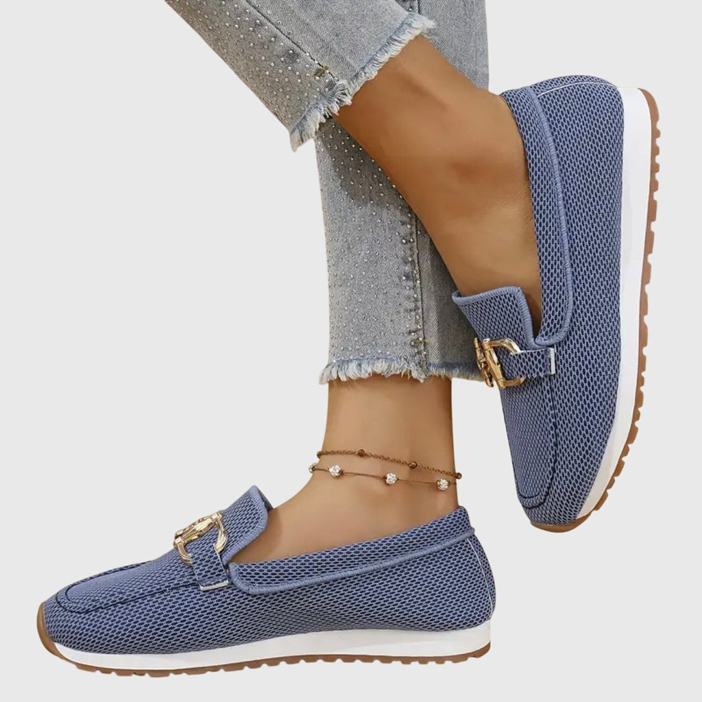 Mocassins dans des tons neutres clairs