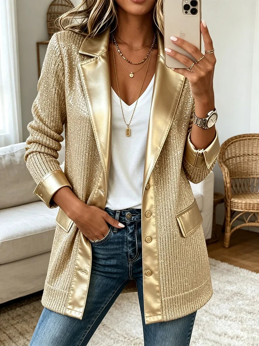 Blazer en maille dorée avec bordures en similicuir