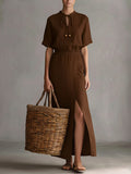 Abito lungo minimal chic con spacco e dettaglio annodato al collo