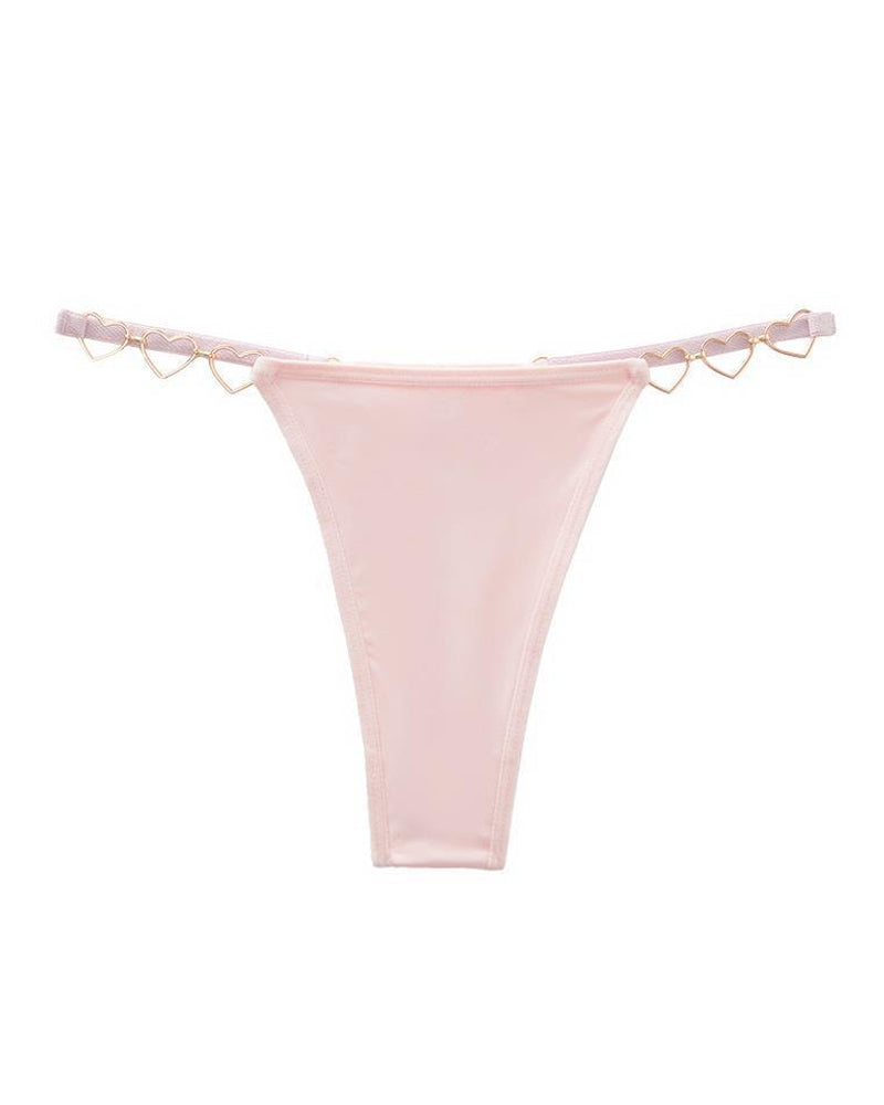 String taille basse confortable orné d'un cœur en métal