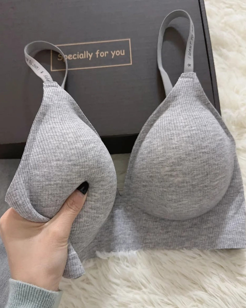 Soutien-gorge confort sans armatures à fines bretelles et décolleté en V profond