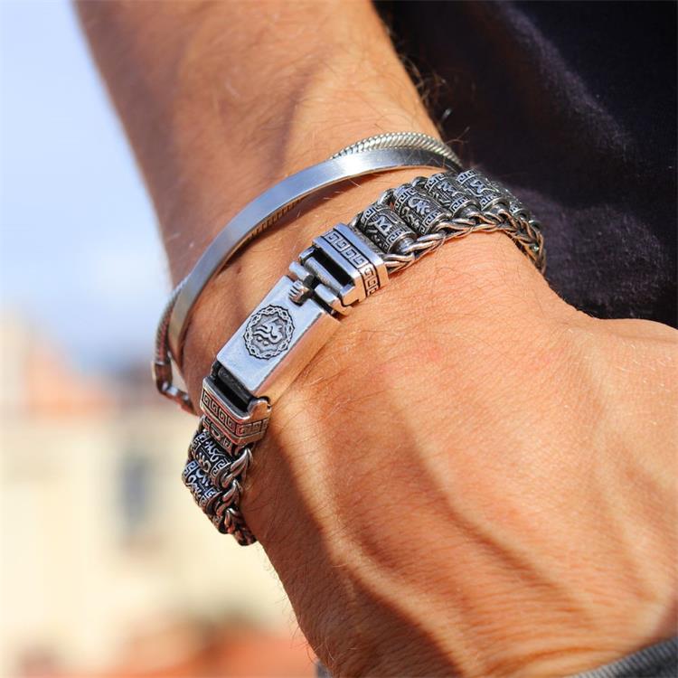 Bracciale con ruota di preghiera portafortuna