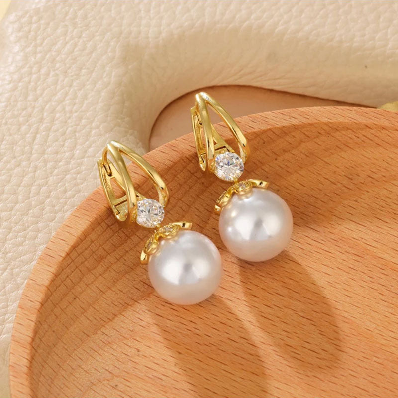 Orecchini pendenti con perle scintillanti da donna