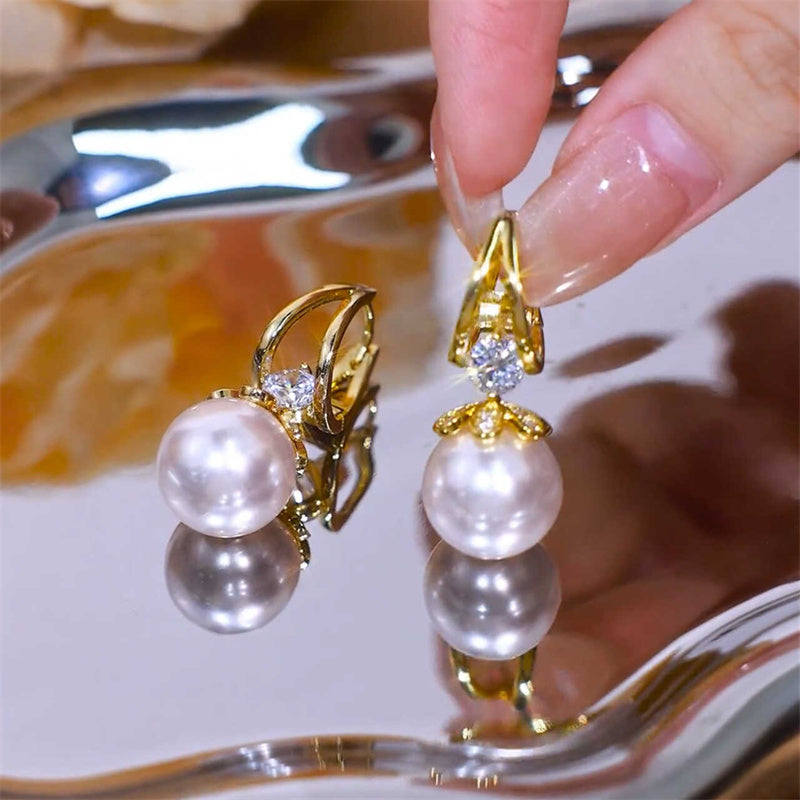 Orecchini pendenti con perle scintillanti da donna