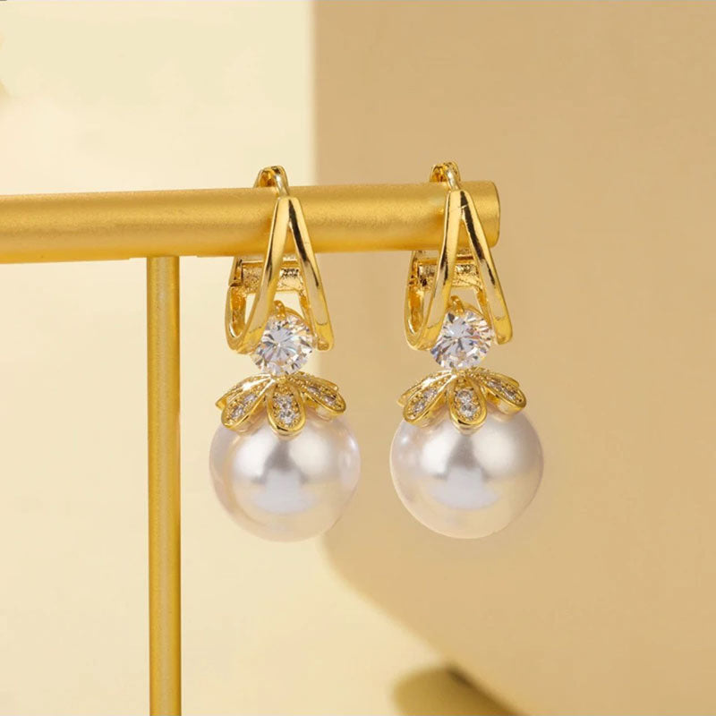 Orecchini pendenti con perle scintillanti da donna