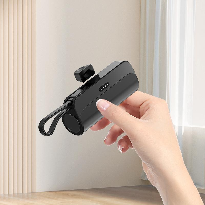 Batterie externe portable haute capacité avec câbles intégrés
