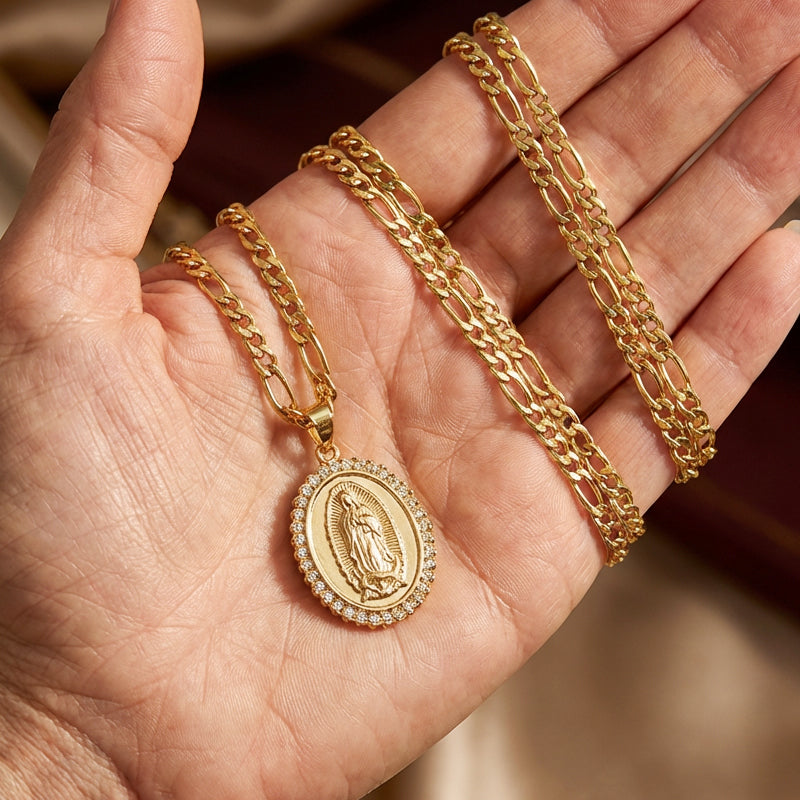 Pendentif Vierge Marie en acier doré