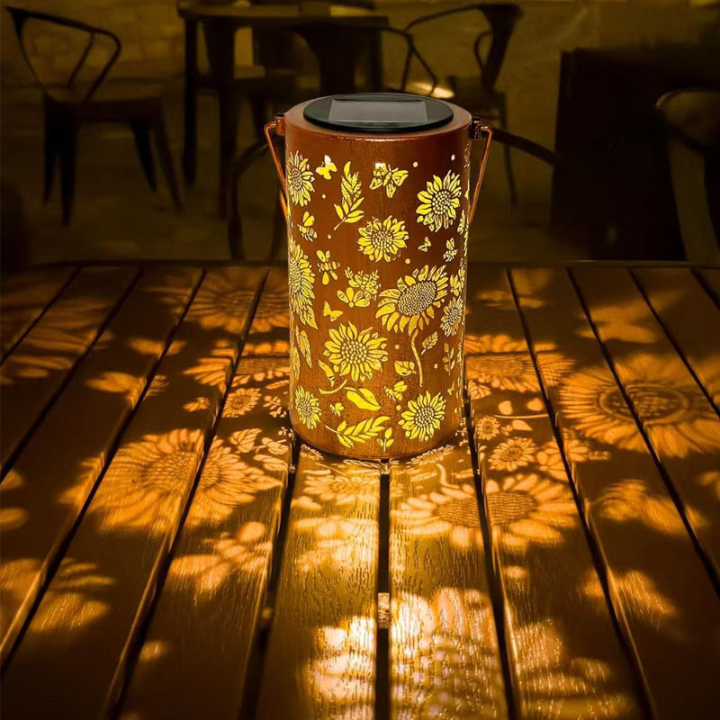 Lanterne solaire à suspendre au design ajouré