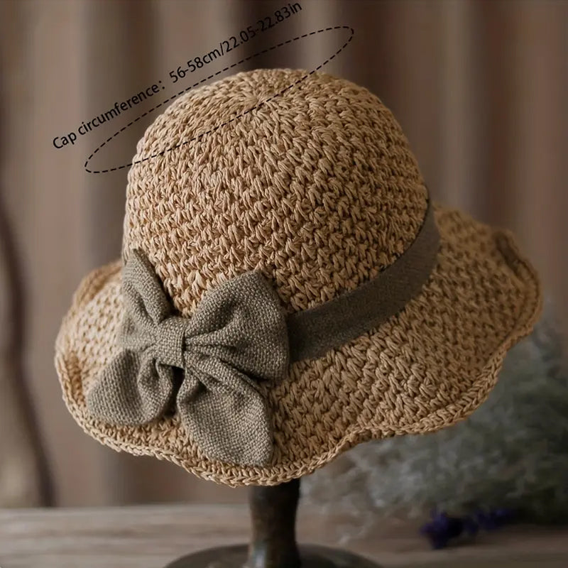 Elegante sombrero de sol de paja trenzada con un lazo