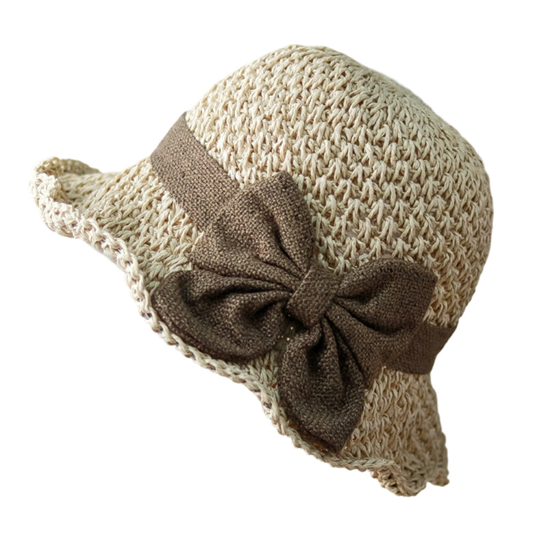 Elegante sombrero de sol de paja trenzada con un lazo