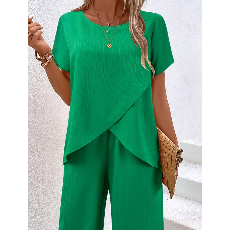 Completo con top asimmetrico e pantaloni a gamba larga
